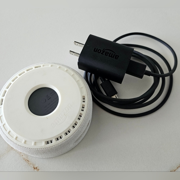 Amazon Echo Dot (2nd Generation) Smart Speaker  RS03QR W/ Cover - Picture 2 of 10